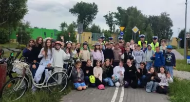 Pierwszy egzamin drogowy za nimi - uczniowie zdobyli karty rowerowe