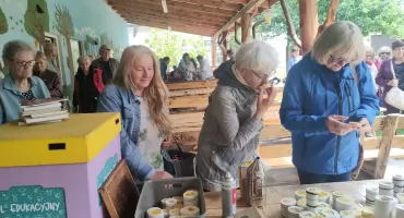 Warsztaty miodowe w Gospodarstwie „Maja” dla Fundacji na Rzecz Rozwoju Powiatu Wieluńskiego