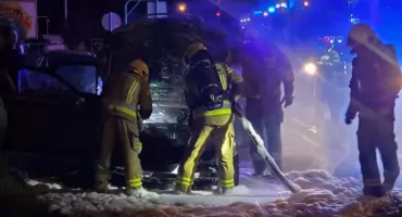 To mogło być podpalenie. Pożar samochodu Audi A4 na Częstochowskiej w Wieluniu