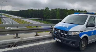 Kolizja na S8 - uderzył autem w ciężarówkę i... uciekł pieszo