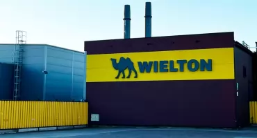 Wypadek w zakładzie pracy w Wieluniu. 30-latek przygnieciony przez metalowe elementy