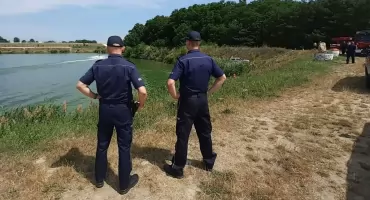 Policjanci i strażacy ćwiczą nad wodą. Chodzi o bezpieczeństwo mieszkańców w czasie wakacji