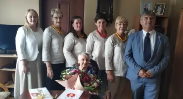Przeżyła ponad wiek i wciąż zachwyca radością życia: Stanisława Hadryś z Kuszyny skończyła 101 lat!