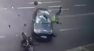 Wypadek na skrzyżowaniu - poszkodowany kierowca skutera trafił do szpitala