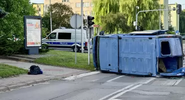 Wypadek na skrzyżowaniu - trzy osoby w szpitalu, sprawca uciekł