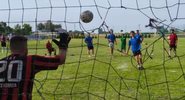 Żonaci vs Kawalerowie. Piłkarskie derby w Łyskorni 2026