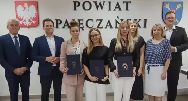 Nowy etap w zawodzie. Trzy nauczycielki z powiatu pajęczańskiego odebrały akty mianowania