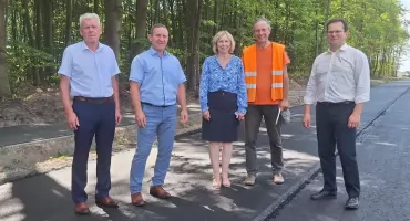 Kolejny krok do końca przebudowy. Droga Pajęczno - Siedlec zyskuje nową nawierzchnię