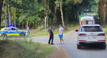 Rowerzysta wpadł pod koło przyczepy ciągnika rolniczego. Wypadek w m. Motyl w gminie Mokrsko