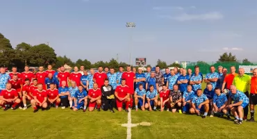 Oldboye Zawisza Pajęczno zremisowali z Reprezentacją Polski Burmistrzów i Prezydentów. Na boisku spotkały się pokolenia