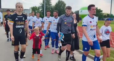 Mata na boisku, a na trybunach tłumy. Wielkie święto miasta i klubu LKS Zawisza Pajęczno