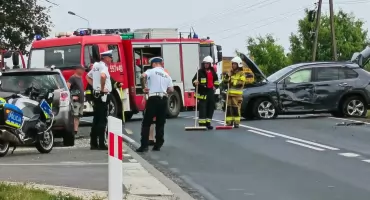 Utrudnienia na DK45 w powiecie wieluńskim. Dwa samochody zderzyły się w Nietuszynie