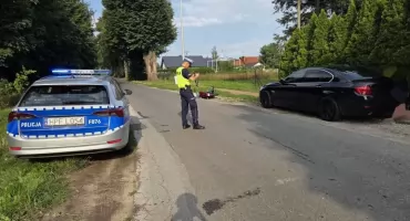 63-latek uderzył motocyklem w zaparkowane BMW - mężczyzna był pijany