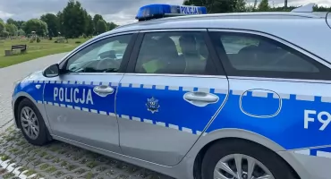 Najpierw kolizja z autem, a potem z koszem na śmieci - 31-letni Ukrainiec jechał samochodem pod wpływem alkoholu