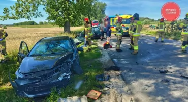 Poważny wypadek z udziałem dwóch aut osobowych - cztery osoby trafiły do szpitala