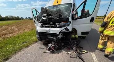Tragiczny wypadek z udziałem trzech pojazdów. Kierujący skuterem zginął na miejscu