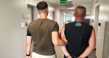 Napadł na 88-latkę, dusił ją i ukradł dużą sumę pieniędzy - po kilku dniach wpadł w ręce policji 