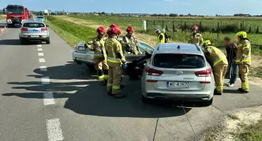 Zderzenie dwóch osobówek w Stróży w gminie Rząśnia [z ostatniej chwili] 