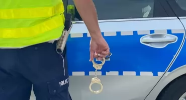 Wchodził do sklepu, zabierał alkohol i wychodził - 65-latek dopuścił się kilku takich kradzieży 