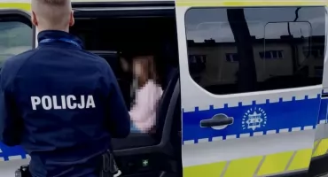 Nastolatki chciały zrobić sobie zdjęcia na torach. Zaczęły opadać rogatki