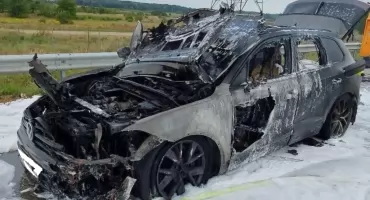 Pożar na A1 - hybrydowy Volkswagen zapalił się w trakcie jazdy
