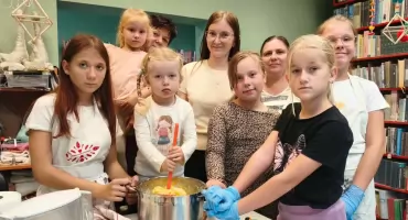 Prażuchy z okrasą w bibliotece. Warsztaty kulinarne w Mokrsku