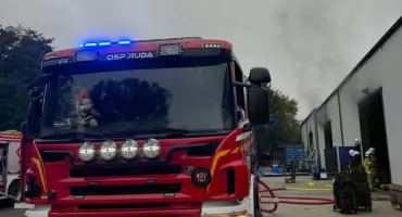 Pożar w hali produkcyjnej w Wieluniu 