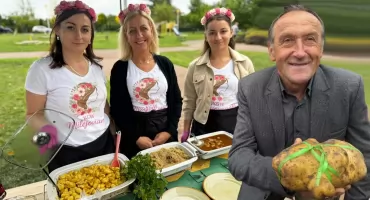 Ziemniak rządził w Czarnożyłach. Ognisko, śpiewy, tańce i ziemniaki giganty