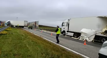 Wypadek na S8 w okolicach Złoczewa - kierowcy, uwaga na objazdy!