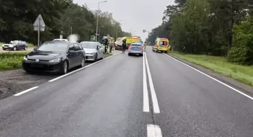 Wypadek z udziałem czterech aut - dwie osoby trafiły do szpitala