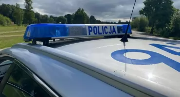 Czołowe zderzenie dwóch aut - trzy osoby trafiły do szpitala