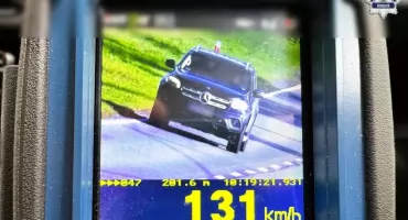 Pomylił lokalną drogę z autostradą. Jechał 131 km/h