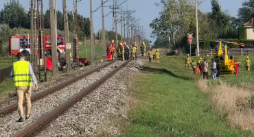 21-latek nie żyje, 16-latka zabrana śmigłowcem LPR. Śmiertelny wypadek na przejeździe w Kopydłowie