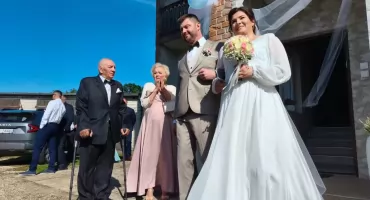 Rolnik się żeni, traktory robią we wsi szum