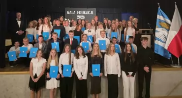 Nagrody dla ponad 70 uczniów z gminy Galewice - otrzymali dyplomy i stypendia 