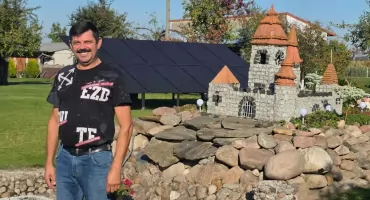 Zamek jak z bajki w ogrodzie. Zbudowali go własnymi rękami!